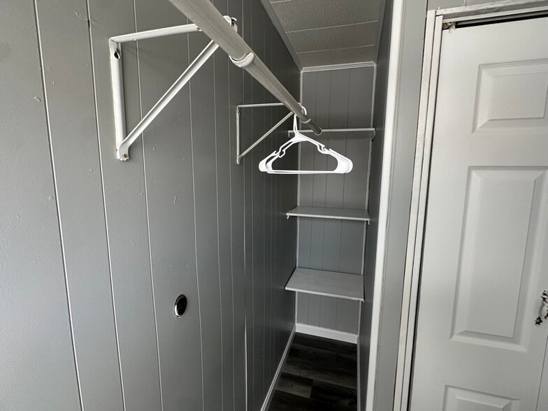 Building Photo - 7347 Waldman Ave