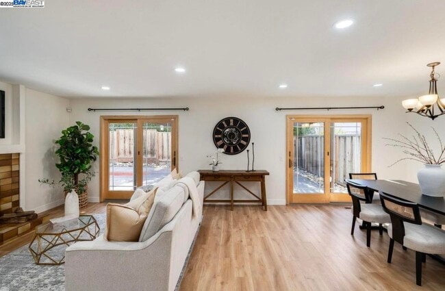 Building Photo - 725 Old Creek Rd