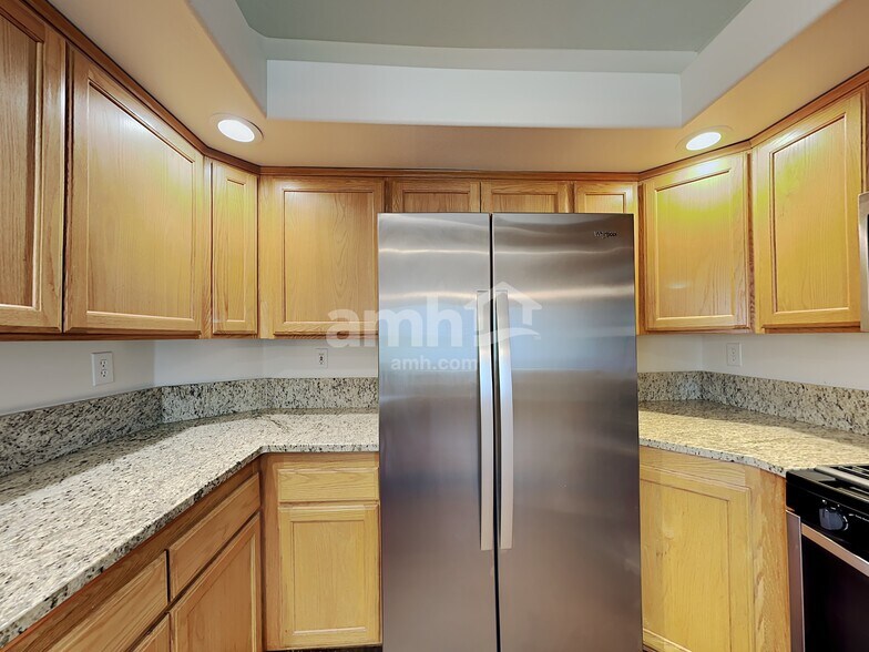 Building Photo - 956 W State St