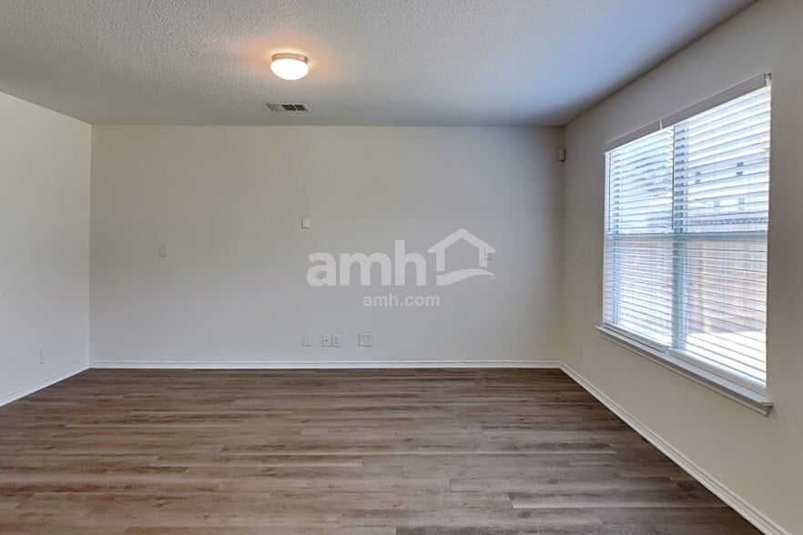 Building Photo - 455 Dolly Dr