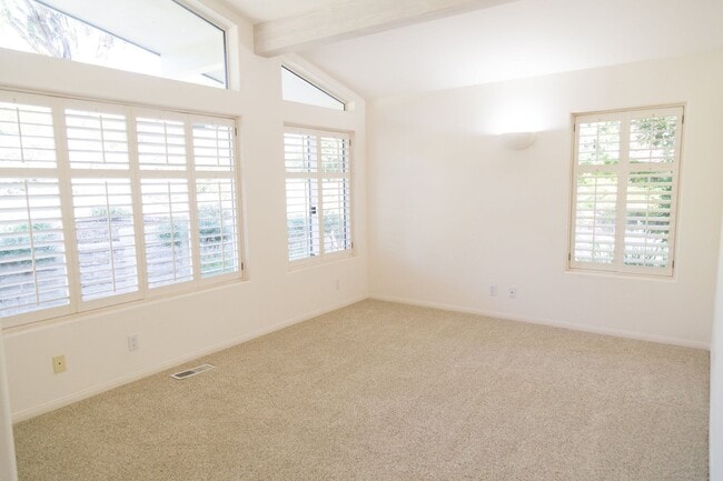 Building Photo - Well-Appointed Home in Desirable Mountain View School District