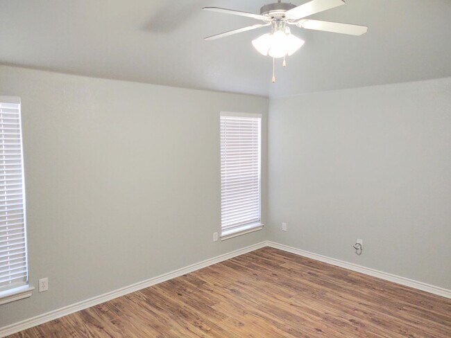 Building Photo - 4 Bed / 2 Bath House in secluded neighborhood with a park and walking trail