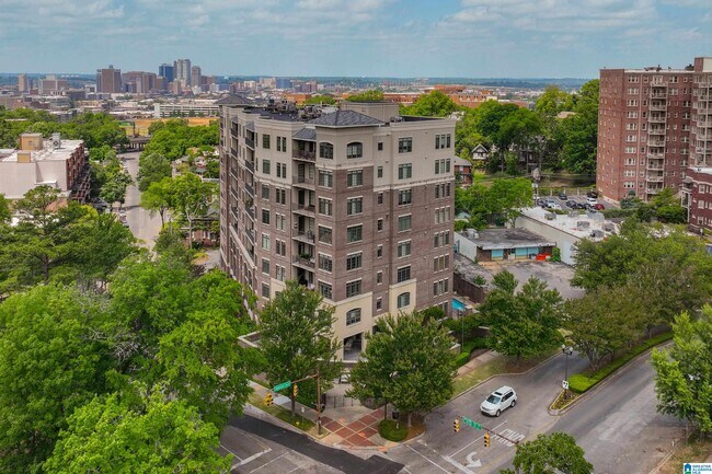 Building Photo - 2600 Highland Ave