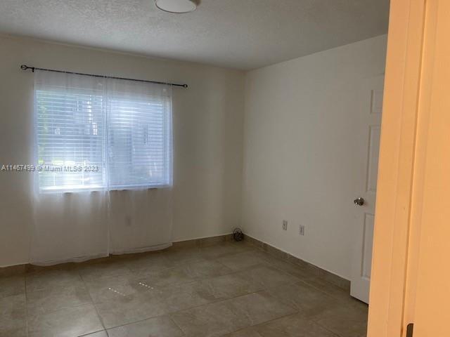 Building Photo - 1300 SE 29th St