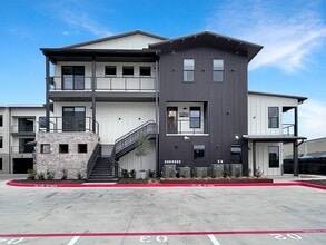 Building Photo - Resort-Style Living at Dovetail | 2 Bed / 2 Bath | Gated Entry