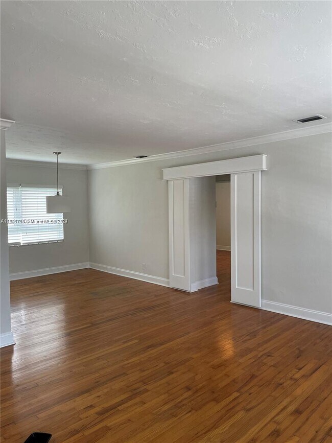 Building Photo - 5601 SW 78th St