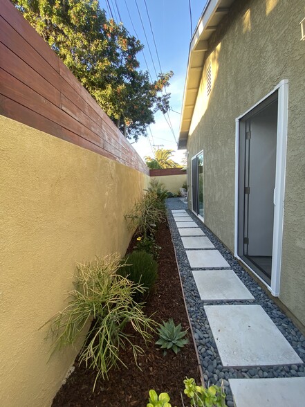 path to garden - 5451 Brynhurst Ave