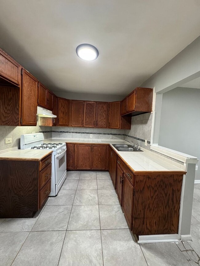 Building Photo - 2 Bedroom Ranch Home now available in Calu...
