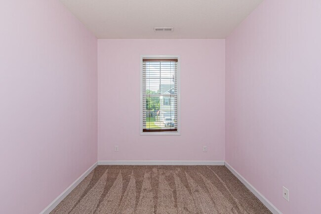 Building Photo - Townhome For Rent!