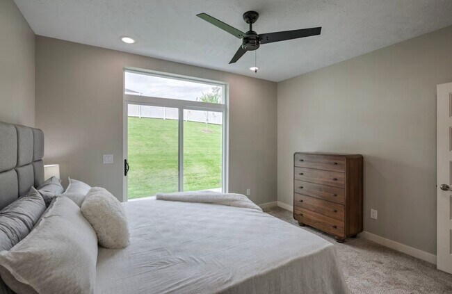 Building Photo - Fully Furnished Modern 3BR Retreat | Penth...