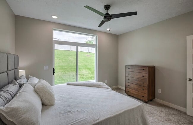 Building Photo - Fully Furnished Modern 3BR Retreat | Penthouse + Skyline Views