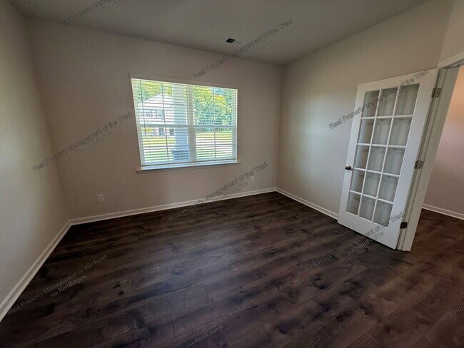Building Photo - 122 Longleaf Ct