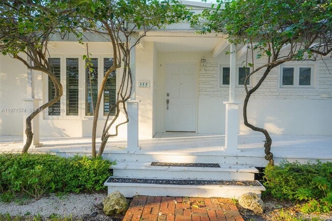 Building Photo - 355 Redwood Ln