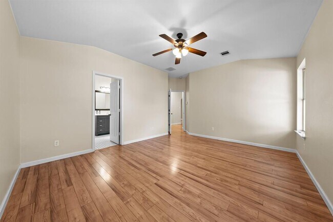 Building Photo - 298 Hogan