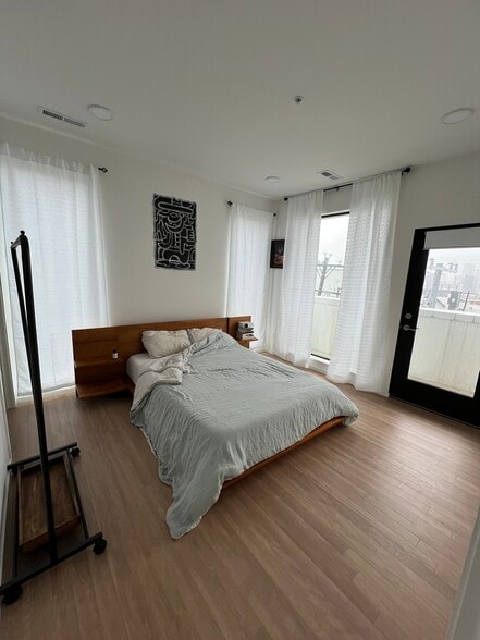 Bedroom - 806 Olympic St