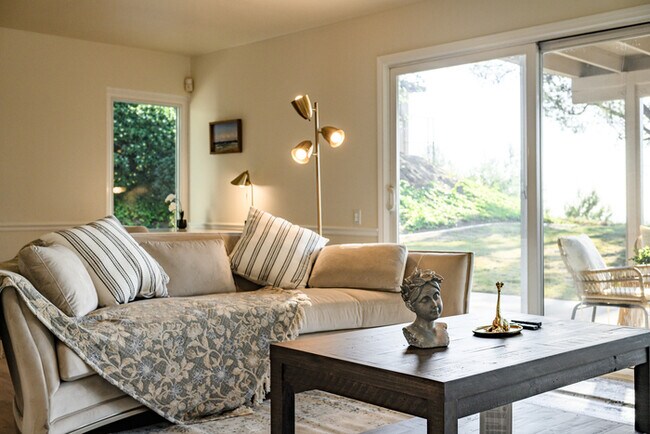 Building Photo - 10961 Limetree Dr