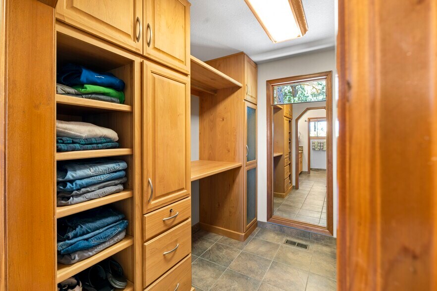 Building Photo - 4515 Red Rock Dr