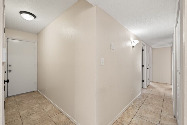 Building Photo - 1178 Calle Madera