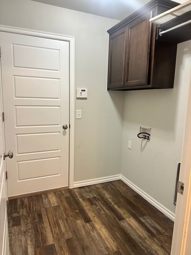 Building Photo - 520 Sperry Dr