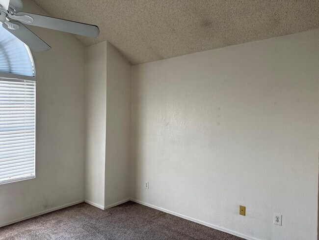 Building Photo - 5704 E Aire Libre Ave