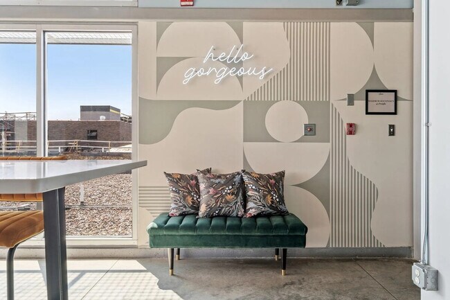 Building Photo - 301 N 7th Ave