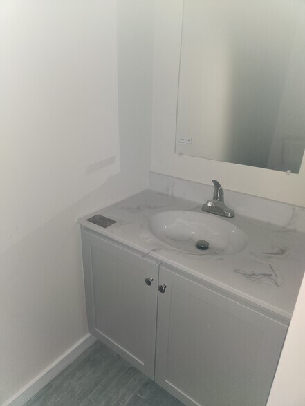 Building Photo - 30 Ivan Dr