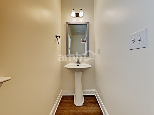 Building Photo - 581 Westridge Cir