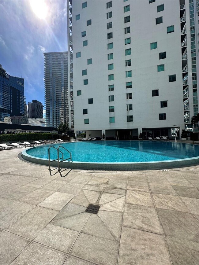 Building Photo - 500 Brickell Ave