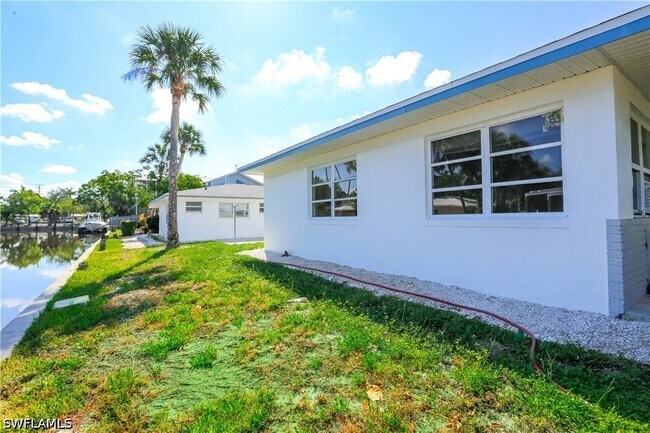 Building Photo - 2805 Shoreview Dr