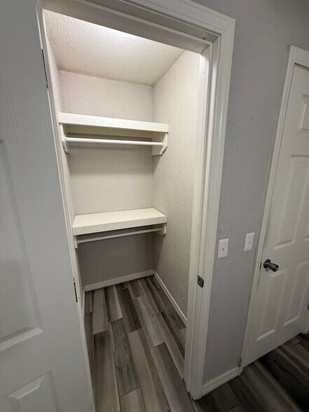 Building Photo - 819 Hardy Springs Cir