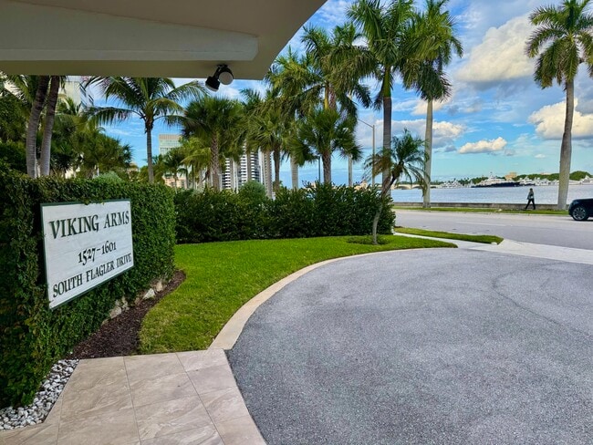 Building Photo - 1527 S Flagler Dr