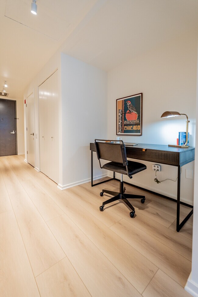 Building Photo - 240 E Illinois St