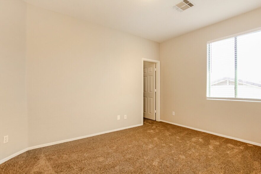Building Photo - 6829 S 68th Ln