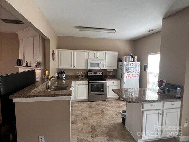 Building Photo - 3203 Mannington Dr