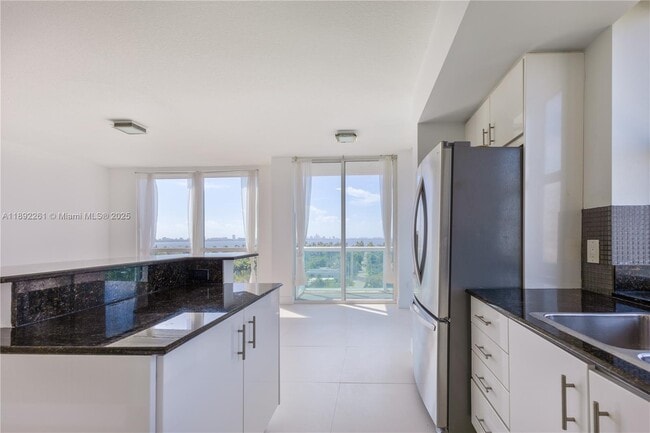 Building Photo - 7900 Harbor Island Dr