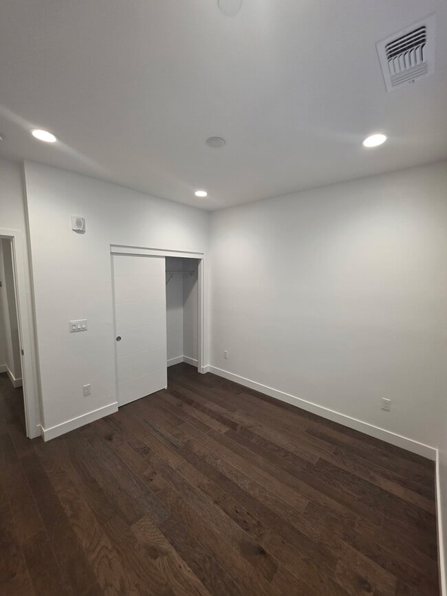 Building Photo - 148 Uptown Cir