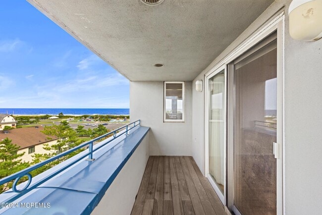 Building Photo - 300 Ocean Ave N