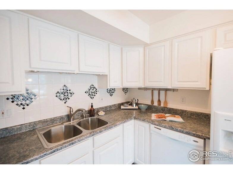 Building Photo - 3025 Regatta Ln