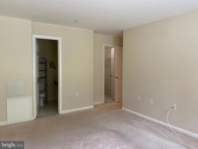 Building Photo - 800 Amber Tree Ct