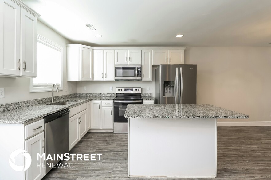 Building Photo - 714 E Georgia Ave