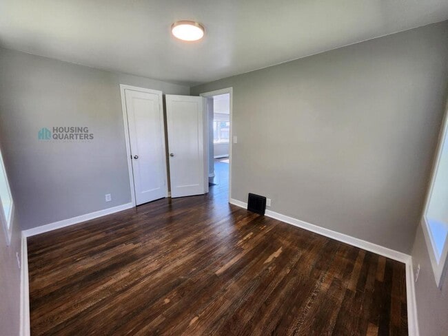 Building Photo - 2528 W Wabash Ave