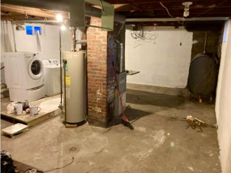 Building Photo - 630 W 7th Ave