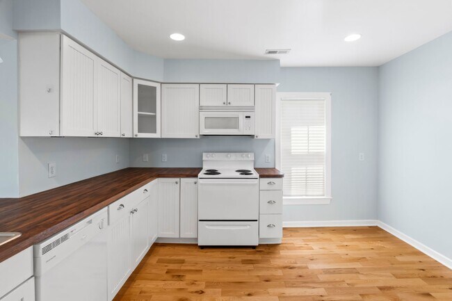 Building Photo - 4 Bedroom 4 Bathroom at Isle Of Wight County