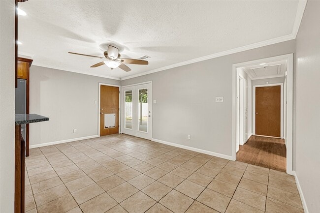 Building Photo - 9927 Southport Dr
