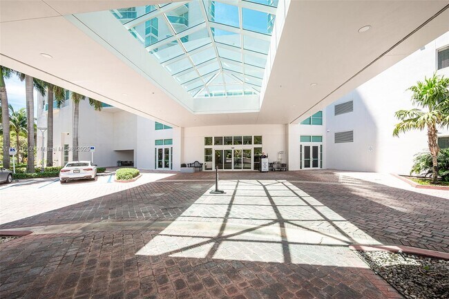 Building Photo - 19400 Turnberry Way