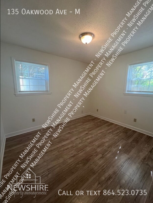 Building Photo - 135 Oakwood Ave