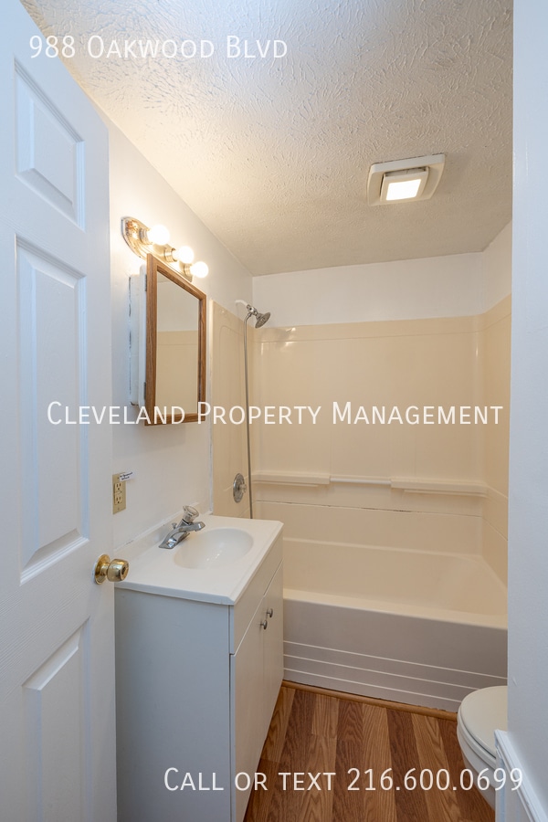 Building Photo - 988 Oakwood Blvd