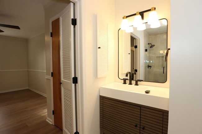 Building Photo - Newly Updated & Renovated Carmel Home!