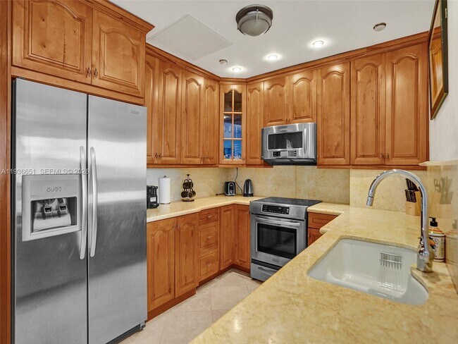 Building Photo - 3180 S Ocean Dr