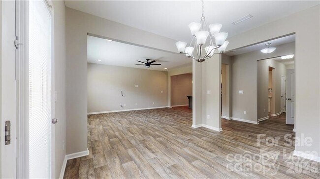 Building Photo - 8550 River Ridge Dr